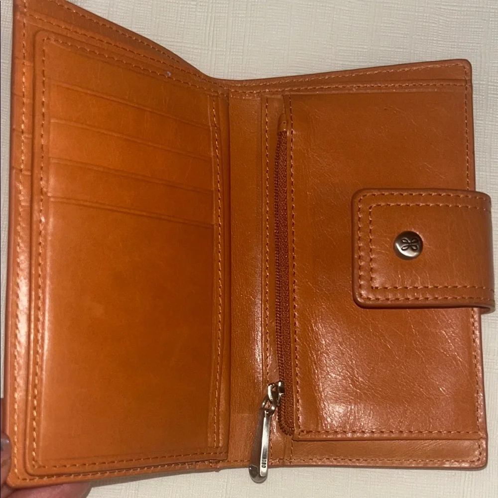 HOBO Tan Leather Wallet a lot of card slots - Picture 3 of 6